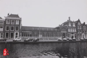 De textielfabriek J.J. Krantz en zoon in 1981 kort voor de sloop. Links het woonhuis van Adri Krantz.